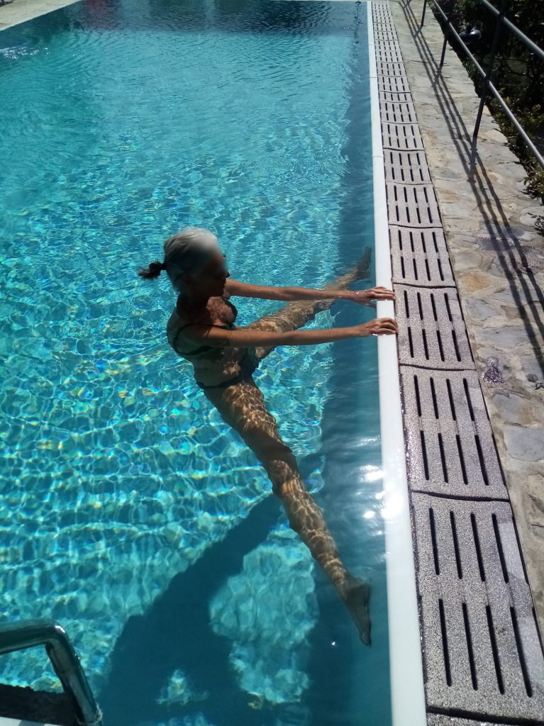 Lezione privata yoga in acqua, Chantal Errico insegnante yoga liguria Rapallo Santa Margherita Ligure Portofino 