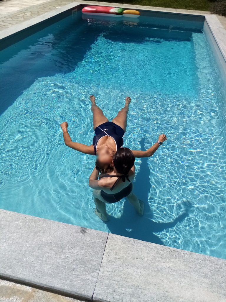 Yoga in acqua lezione privata, Chantal Errico insegnante yoga liguria Rapallo Santa Margherita Ligure Portofino 