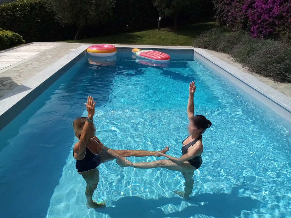 Yoga in acqua, lezione privata in piscina, Chantal Errico insegnante yoga liguria Rapallo Santa Margherita Ligure 